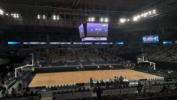 特拉维斯・赫内斯永久转会格罗宁根（封面配图）